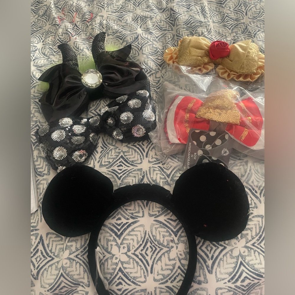 Disney ears with interchangeable bows
